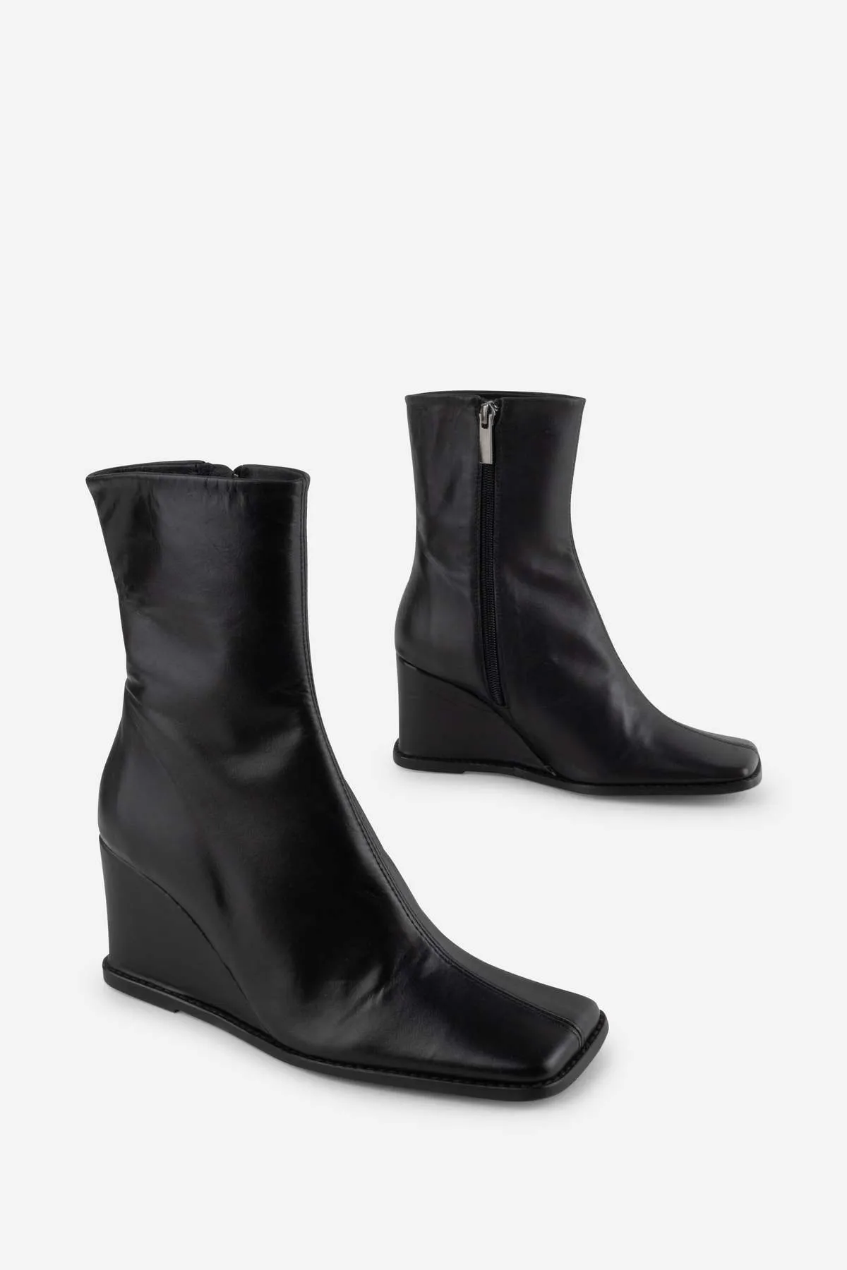 COMPANY WEDGE BOOT - Black